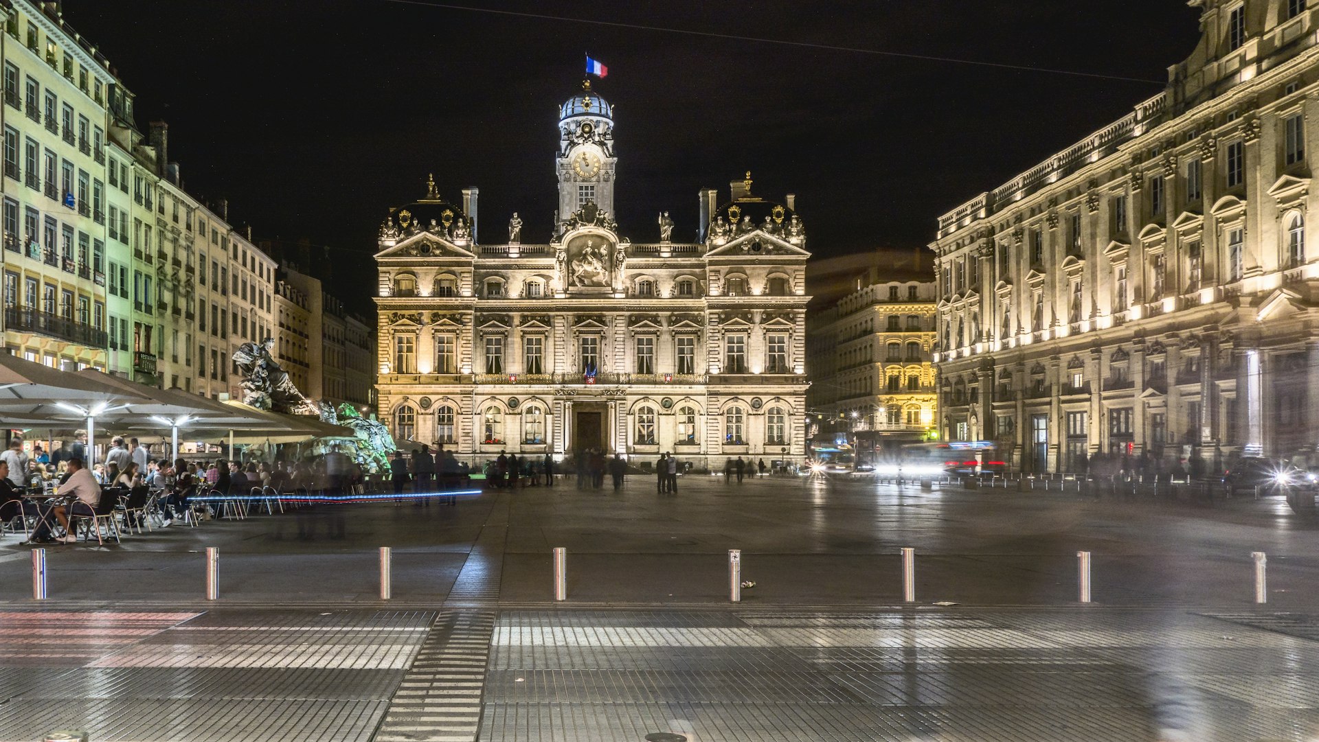 a large courtyard with buildings around it